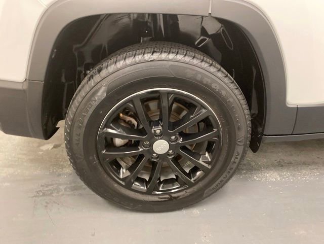 Used 2022 Jeep Cherokee Latitude Lux w/ Sun & Sound Group AWD/4WD image 34