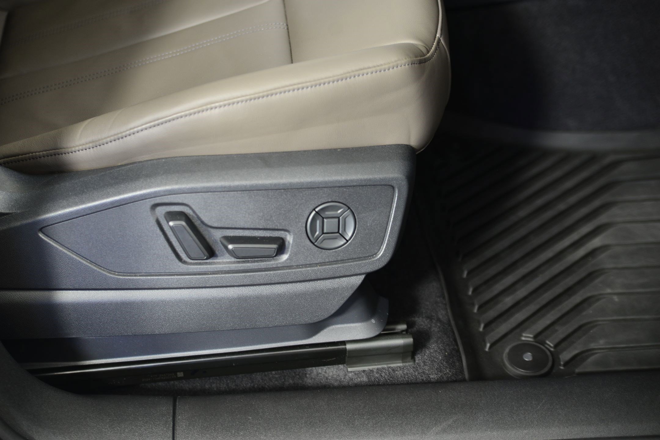 Certified 2025 Audi Q5 Premium w/ Convenience Package image 10