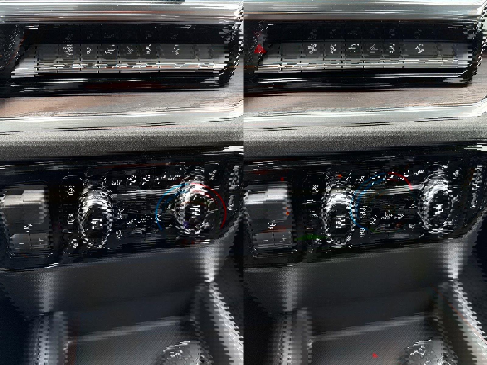 New 2026 GMC Sierra 2500 SLT w/ SLT Convenience Package image 16