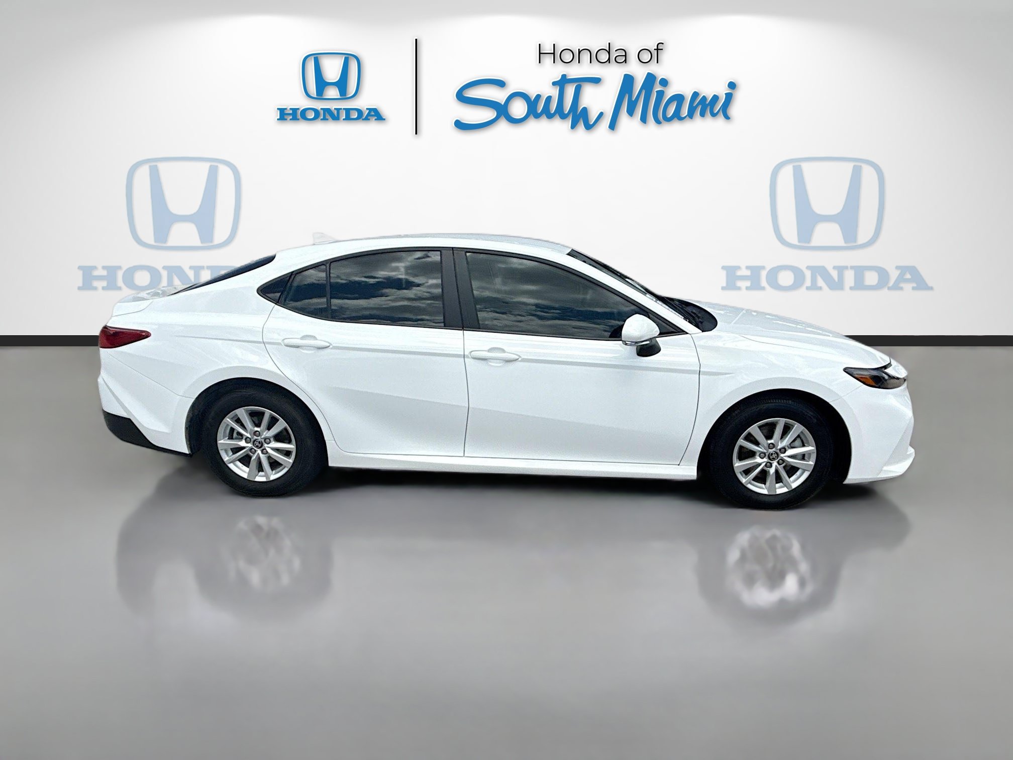 Used 2025 Toyota Camry LE FWD image 8