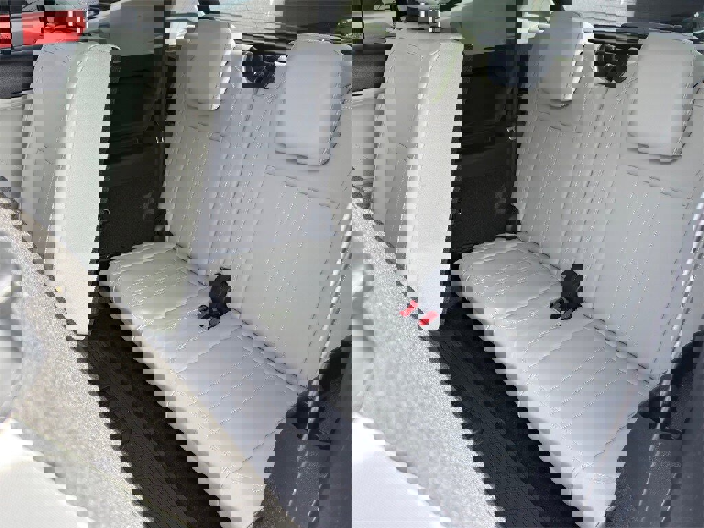 Certified 2022 Volkswagen Tiguan SE w/ Panoramic Sunroof Package image 32