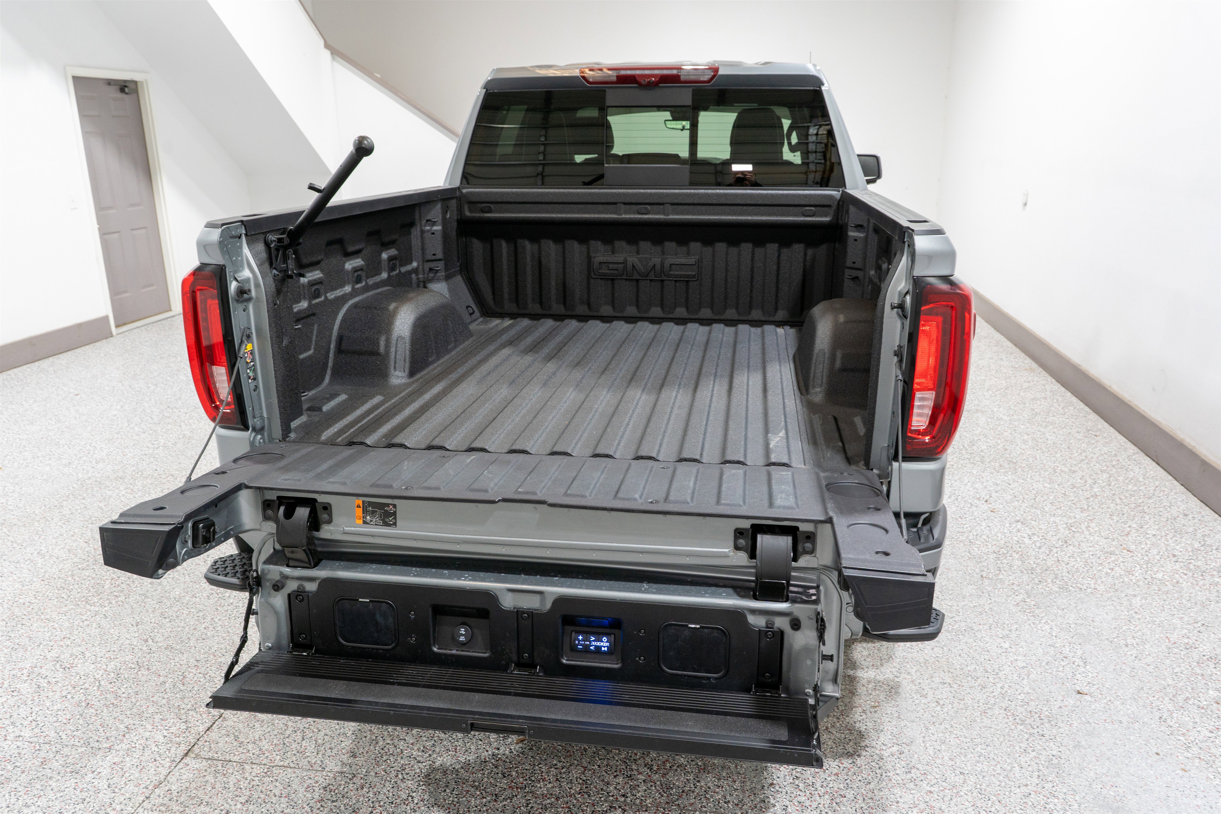 Used 2025 GMC Sierra 1500 Denali Ultimate image 11