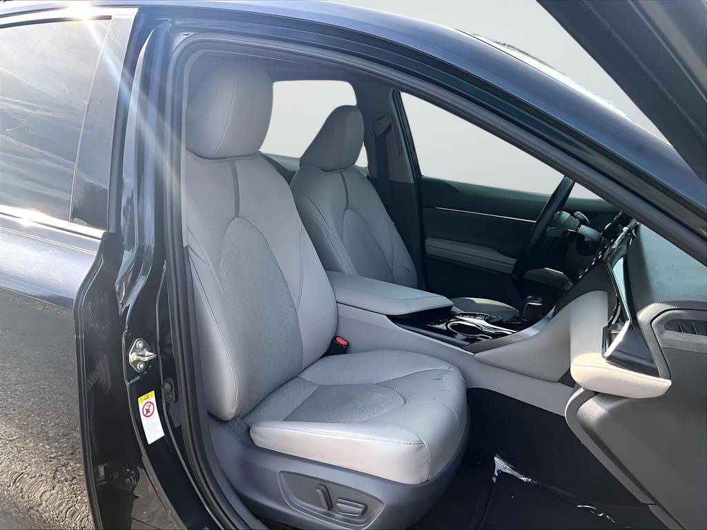 Used 2019 Toyota Camry XSE w/ Navigation Package image 16