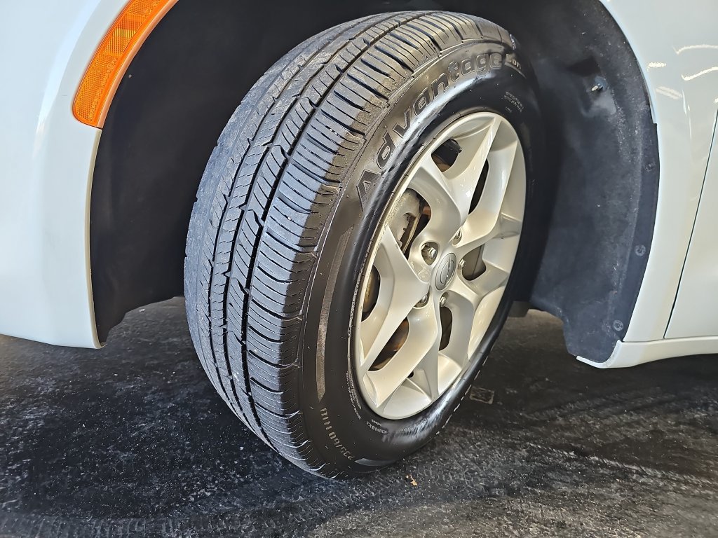 Used 2017 Chrysler Pacifica Touring-L w/ Tire & Wheel Group FWD image 33