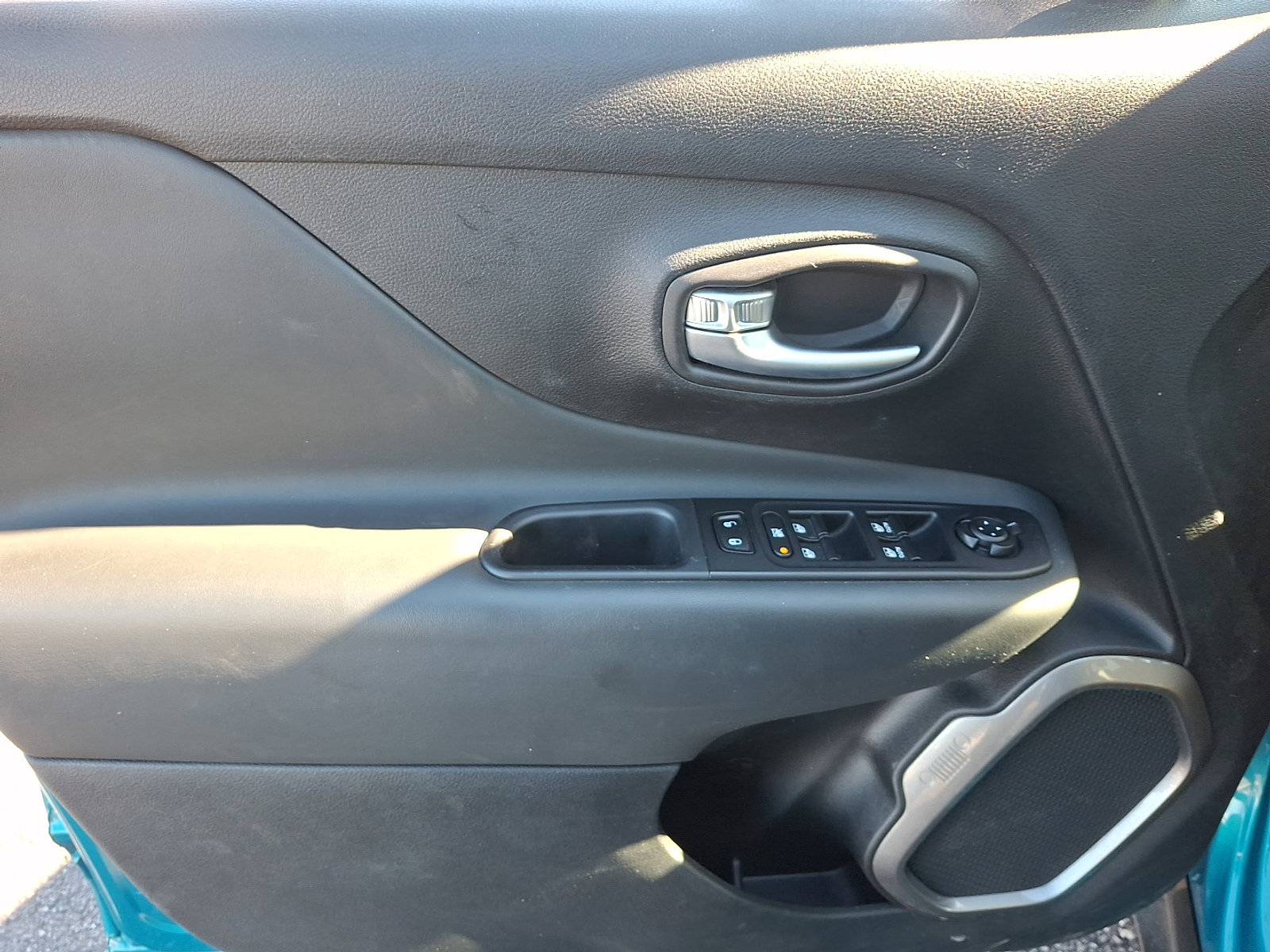 Used 2022 Jeep Renegade Limited w/ Sun, Sound & Wheels Group image 12