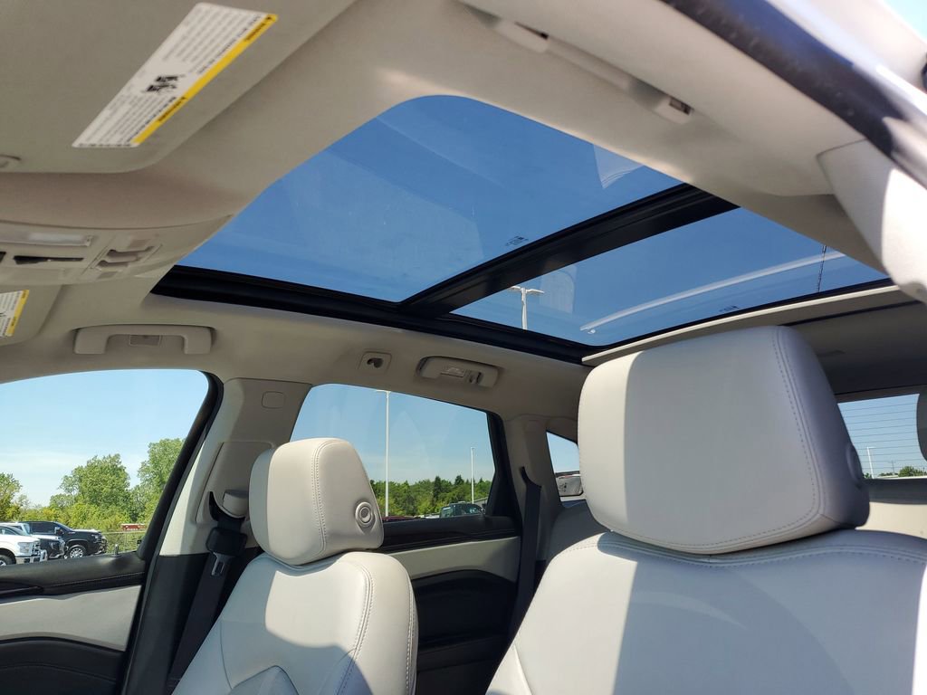 Used 2015 Cadillac SRX Luxury w/ Driver Awareness Package FWD image 6