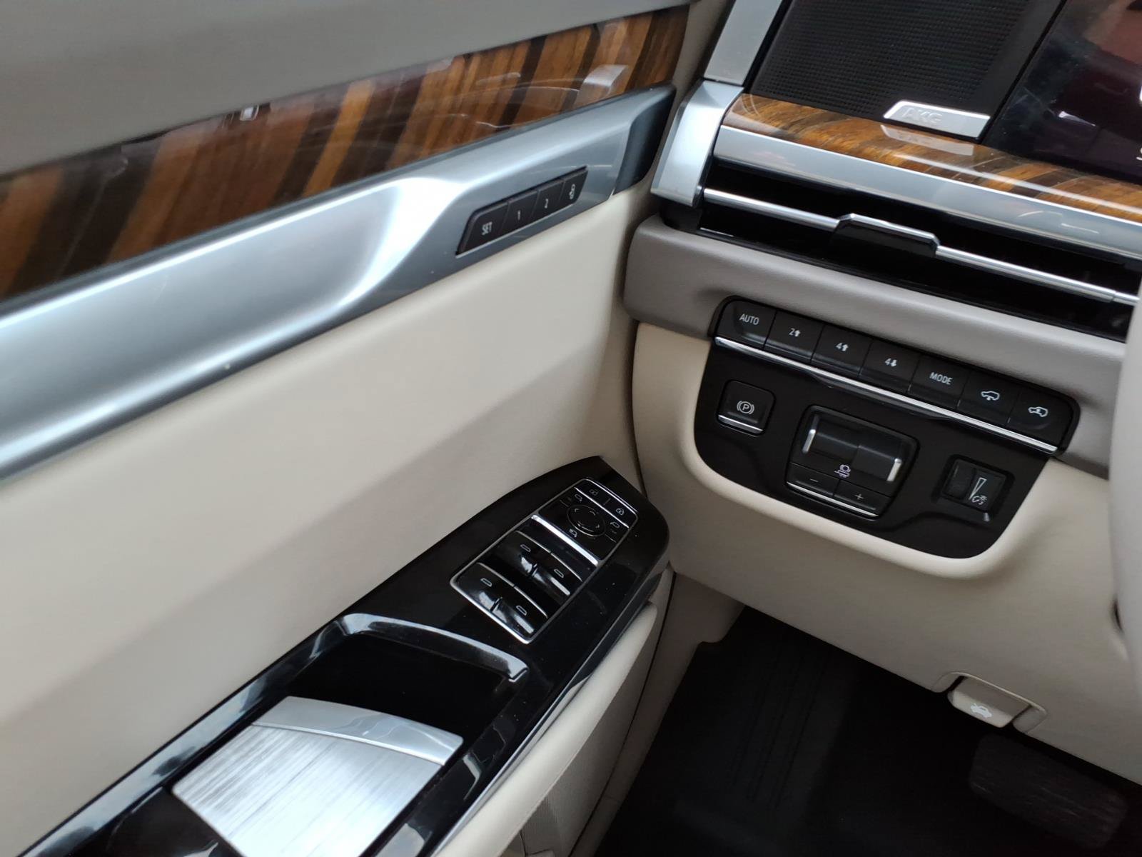 Used 2026 Cadillac Escalade ESV Platinum Sport AWD/4WD image 19