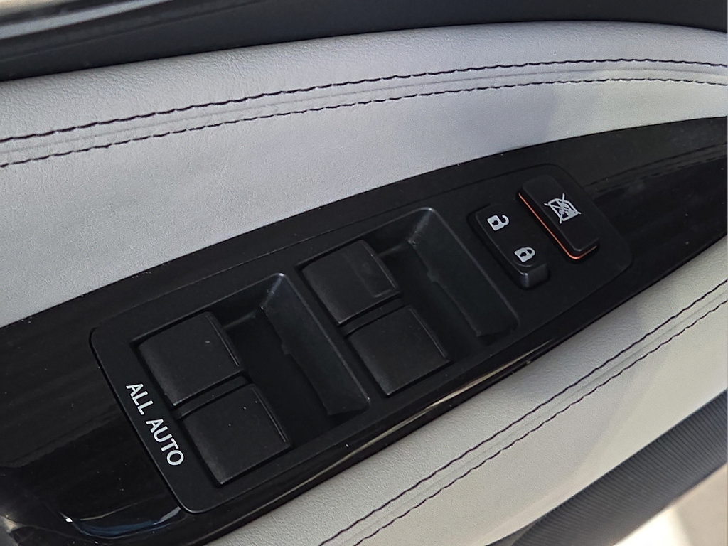 Used 2017 Lexus LS 460 RWD image 18