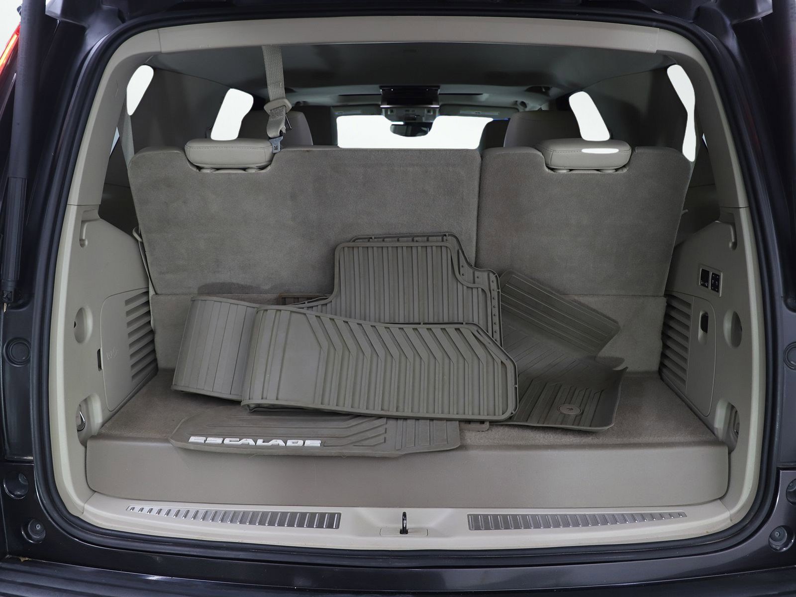 Used 2016 Cadillac Escalade Luxury image 11