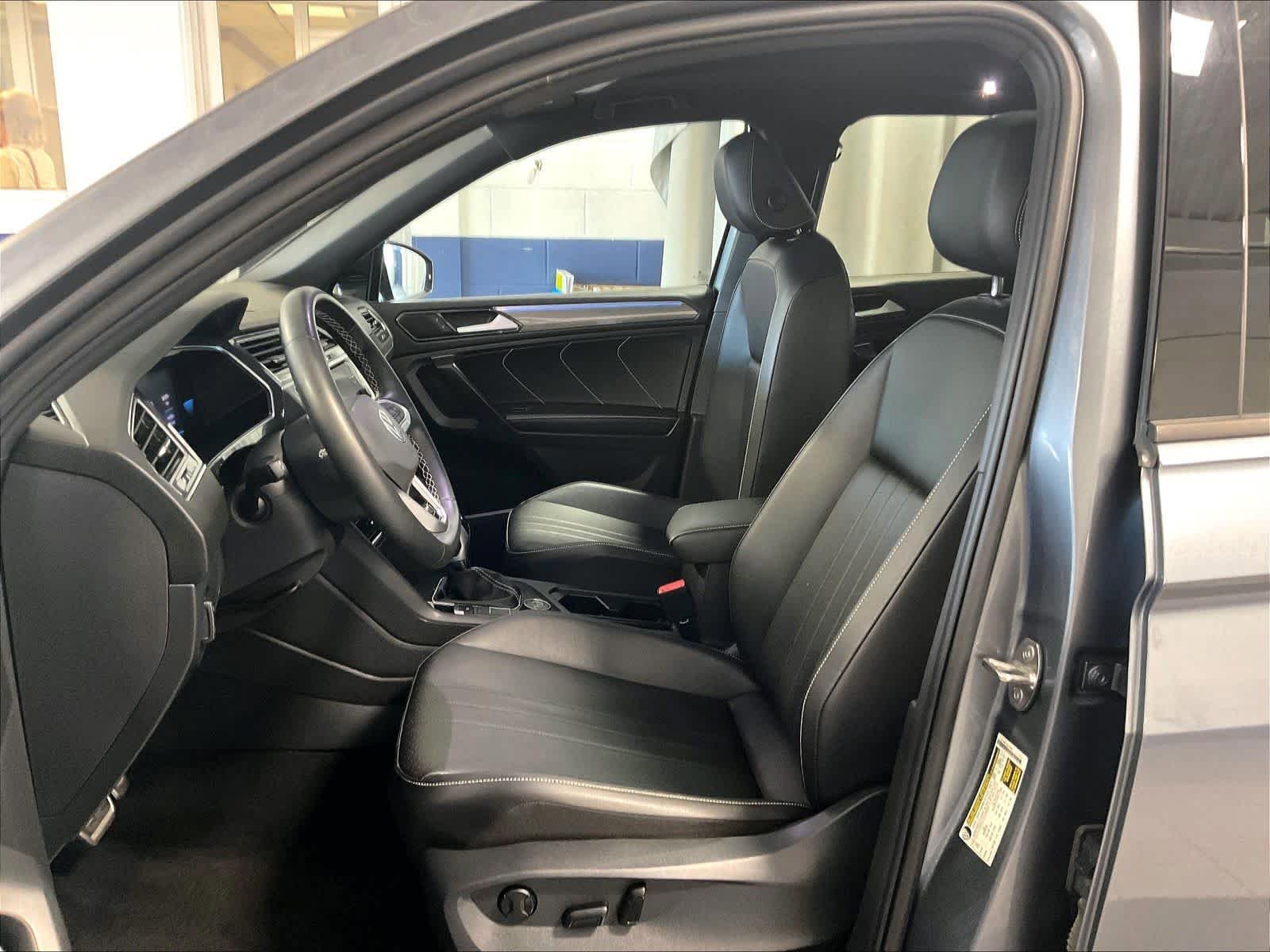 Used 2023 Volkswagen Tiguan SE R-Line AWD/4WD image 10