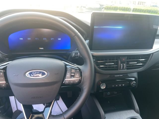 Used 2023 Ford Escape Active w/ Tech Pack #2 AWD/4WD image 9