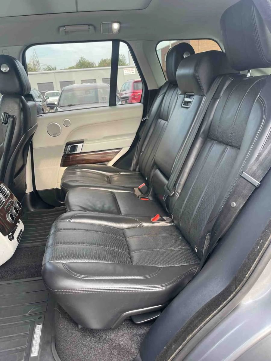 Used 2016 Land Rover Range Rover HSE image 14