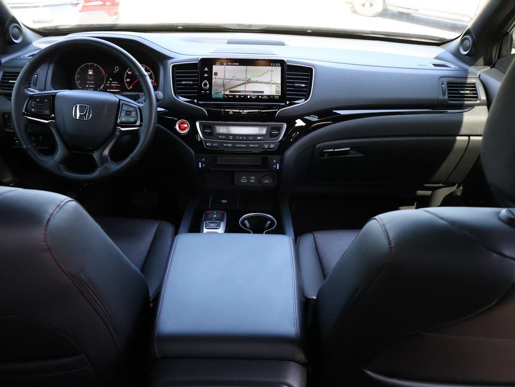 Certified 2025 Honda Ridgeline Black Edition image 13