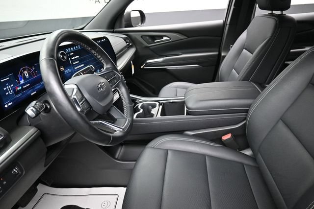 Used 2026 Chevrolet Traverse LT w/ Midnight/Sport Edition FWD image 16