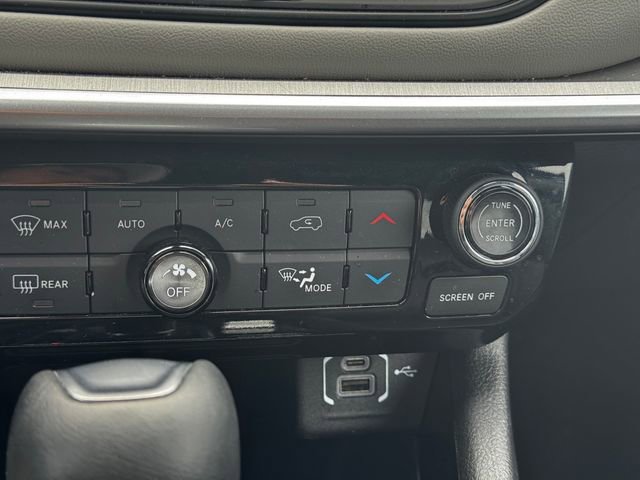 Certified 2025 Jeep Compass Limited image 37