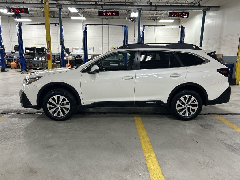 Used 2020 Subaru Outback Premium image 5