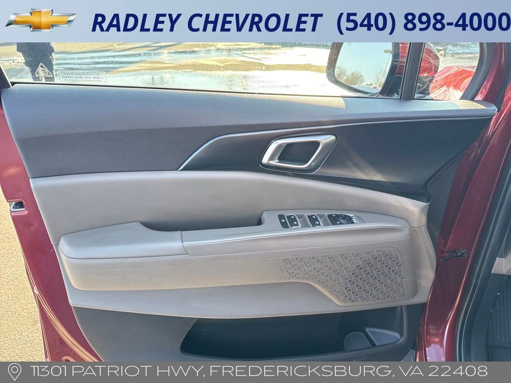 Used 2025 Kia Carnival image 5