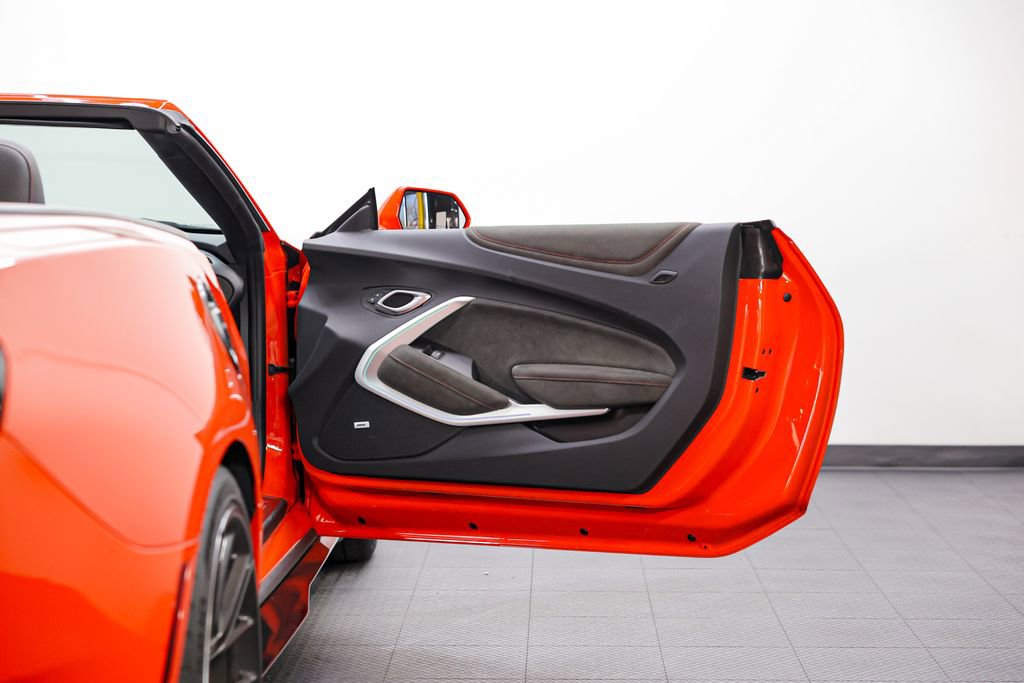Used 2019 Chevrolet Camaro ZL1 RWD image 5