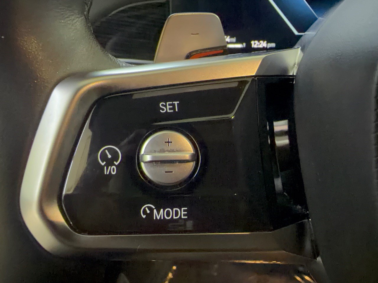 Used 2024 BMW 740i w/ Premium Package 2 RWD image 18