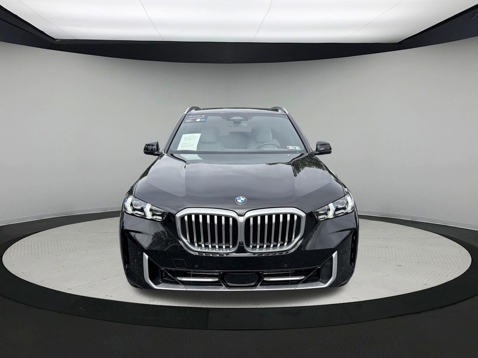 Certified 2024 BMW X5 xDrive40i w/ Premium Package AWD/4WD image 2