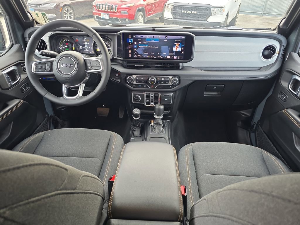 Used 2025 Jeep Wrangler Unlimited Sahara AWD/4WD image 12