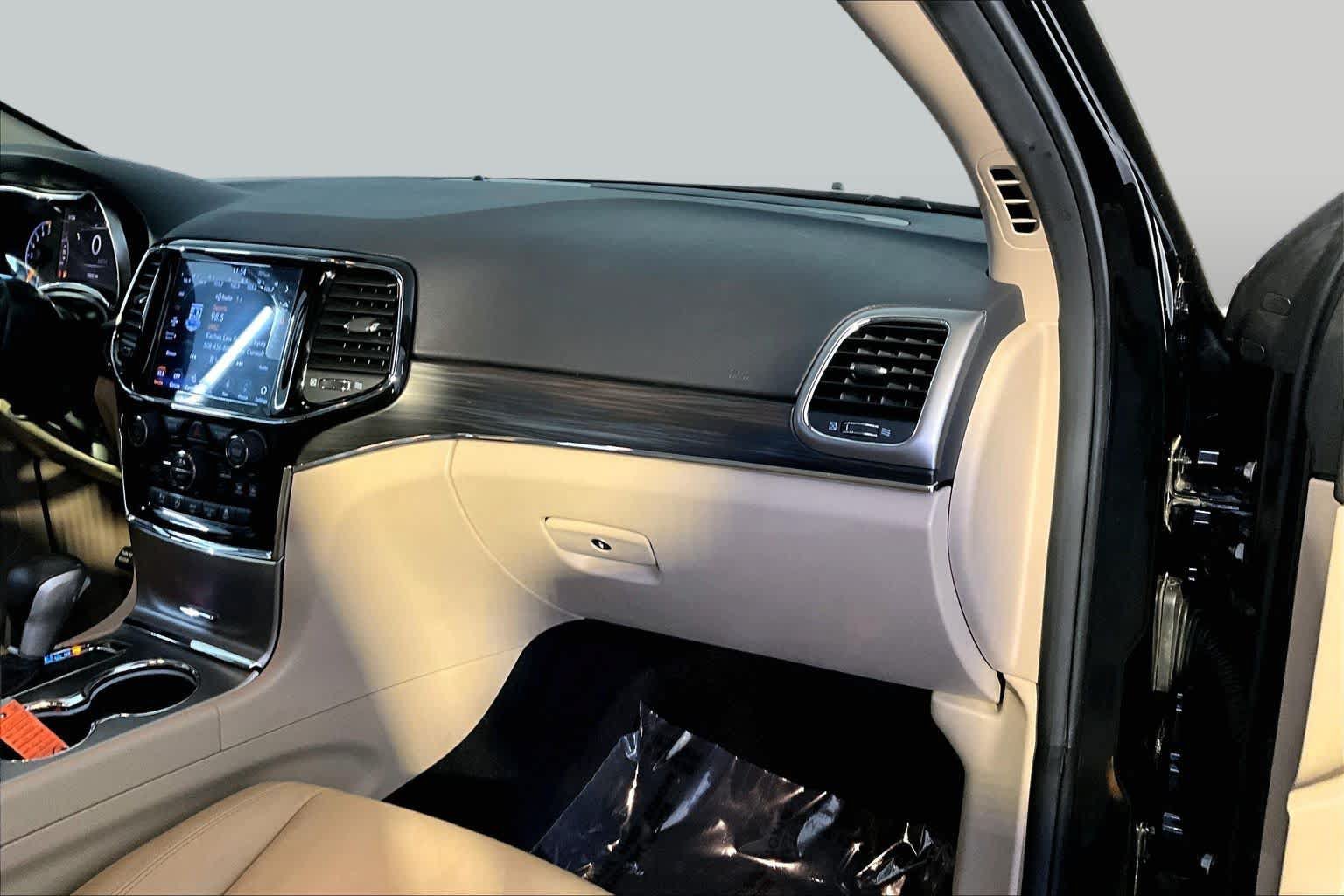 Used 2020 Jeep Grand Cherokee Limited AWD/4WD image 19