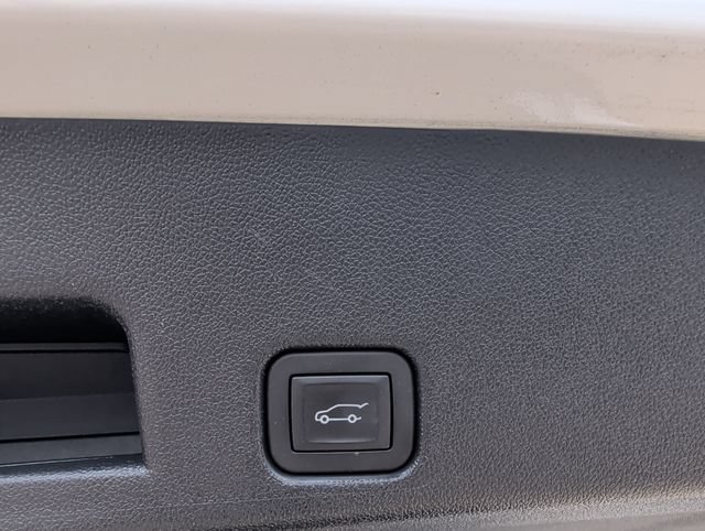 Used 2026 GMC Acadia Elevation w/ Elevation Premium Package FWD image 30