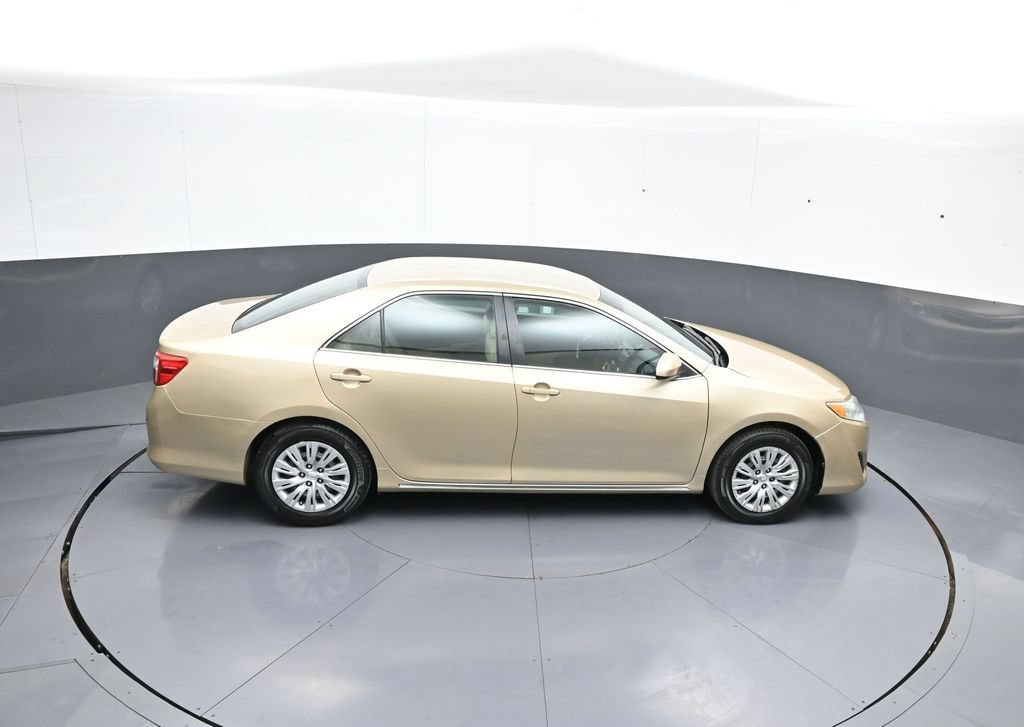 Used 2012 Toyota Camry LE FWD image 35
