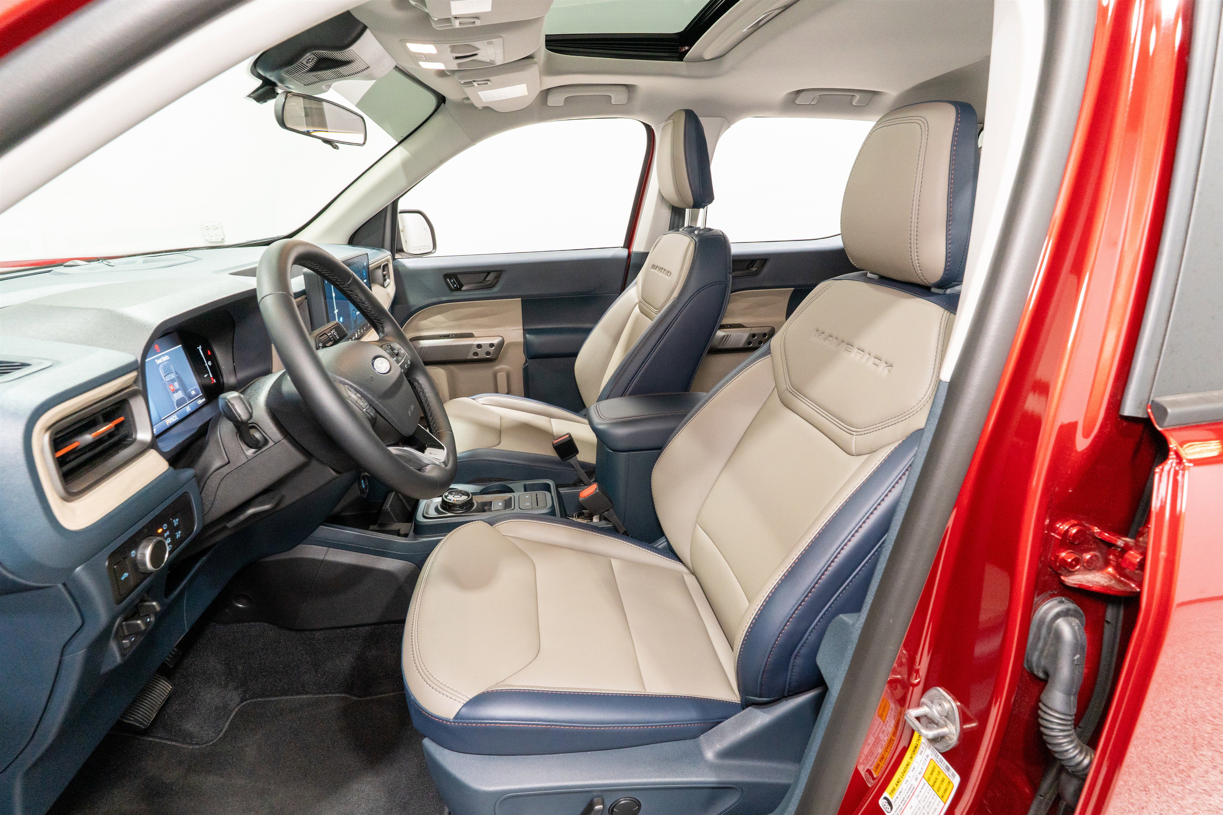 Used 2025 Ford Maverick Lariat w/ 4K Tow Package image 17