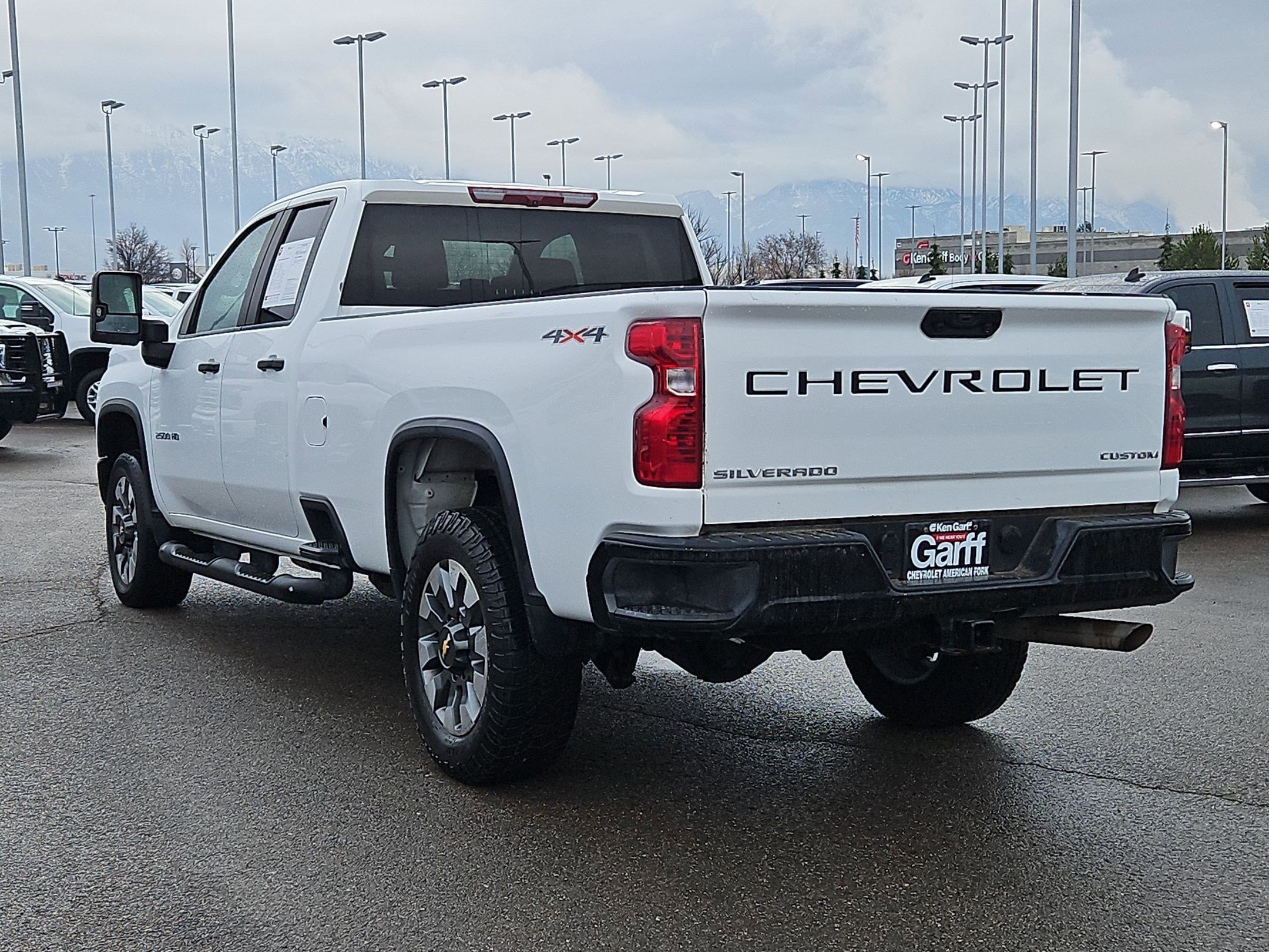 Used 2022 Chevrolet Silverado 2500 Custom w/ Custom Value Package AWD/4WD image 5