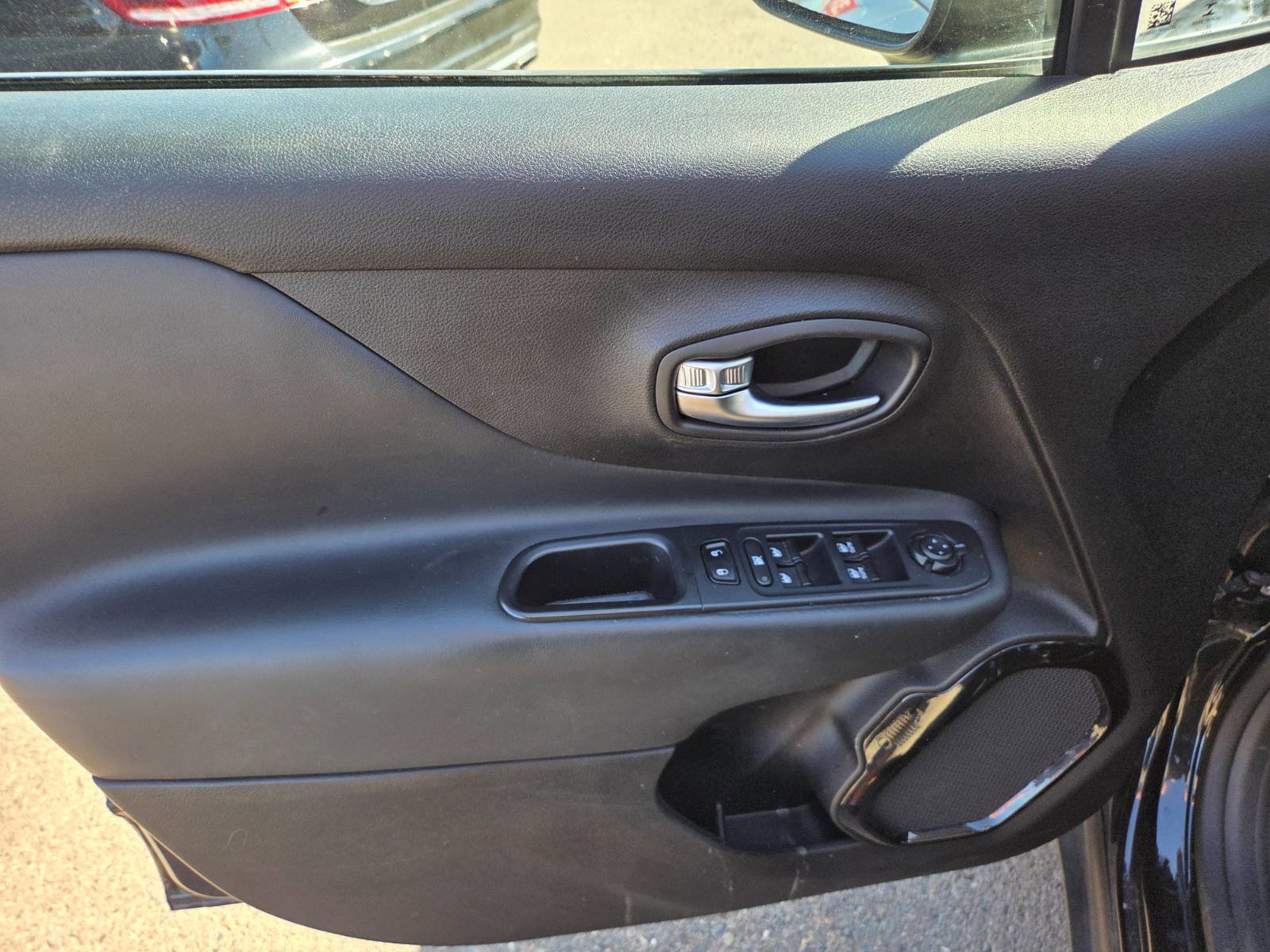 Used 2018 Jeep Renegade Altitude w/ UConnect 8.4 Nav Group image 7