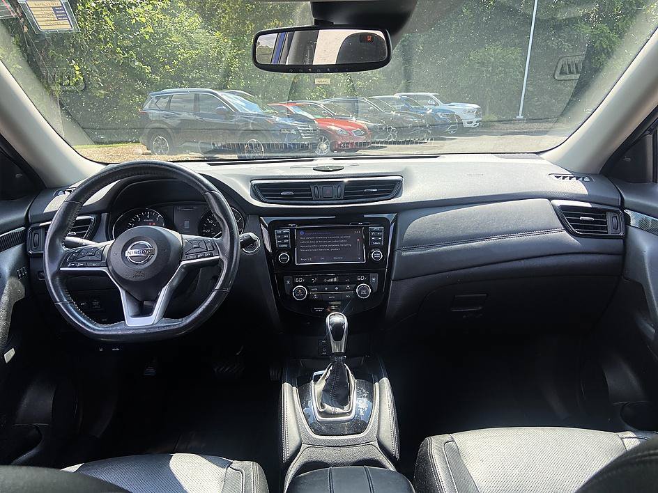 Used 2017 Nissan Rogue SL w/ SL Premium Package FWD image 16