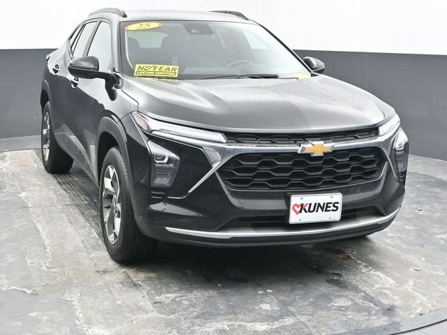 Used 2025 Chevrolet Trax LT image 4