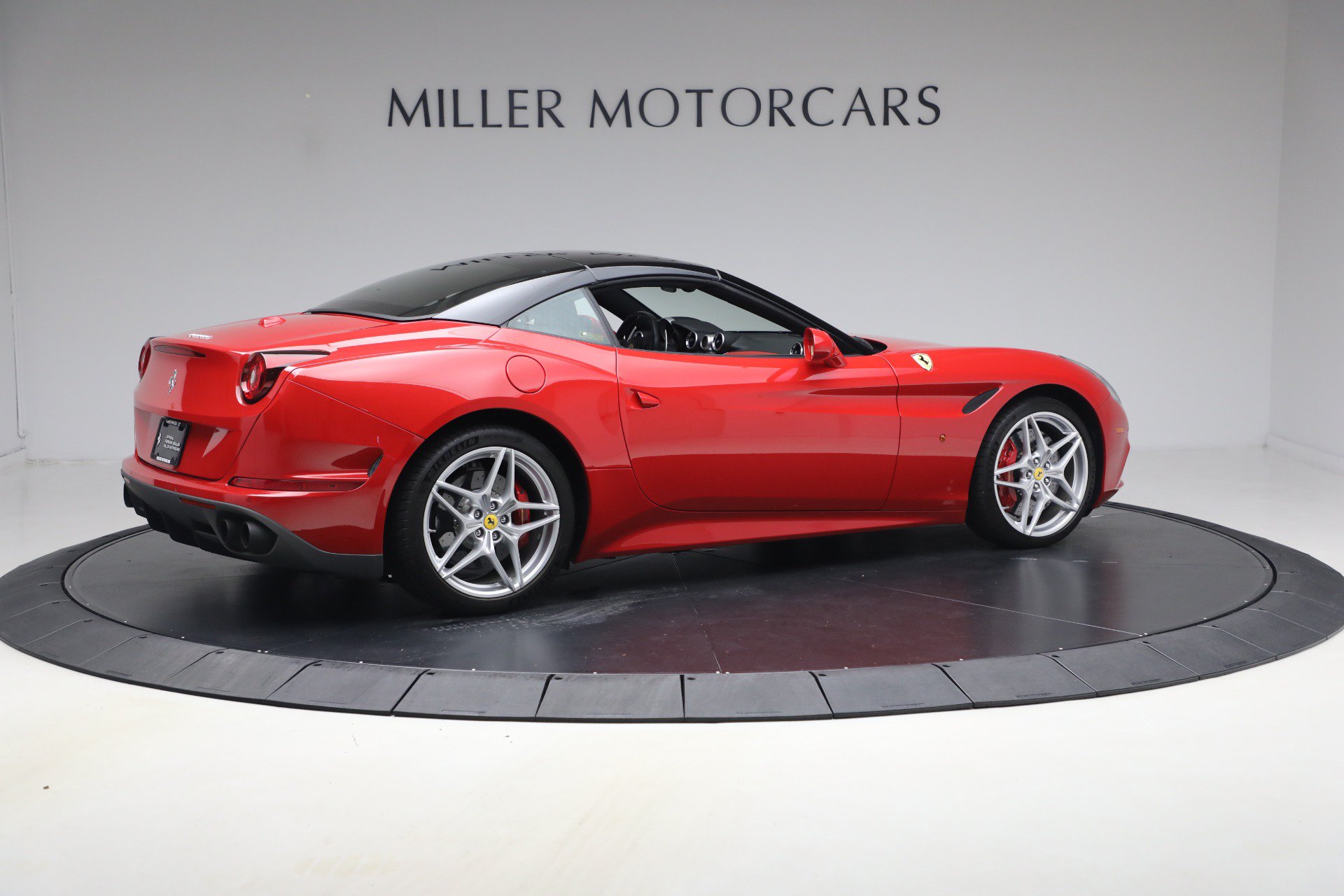 Certified 2017 Ferrari California T RWD image 36