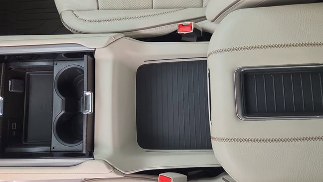 Used 2024 GMC Yukon XL Denali image 23