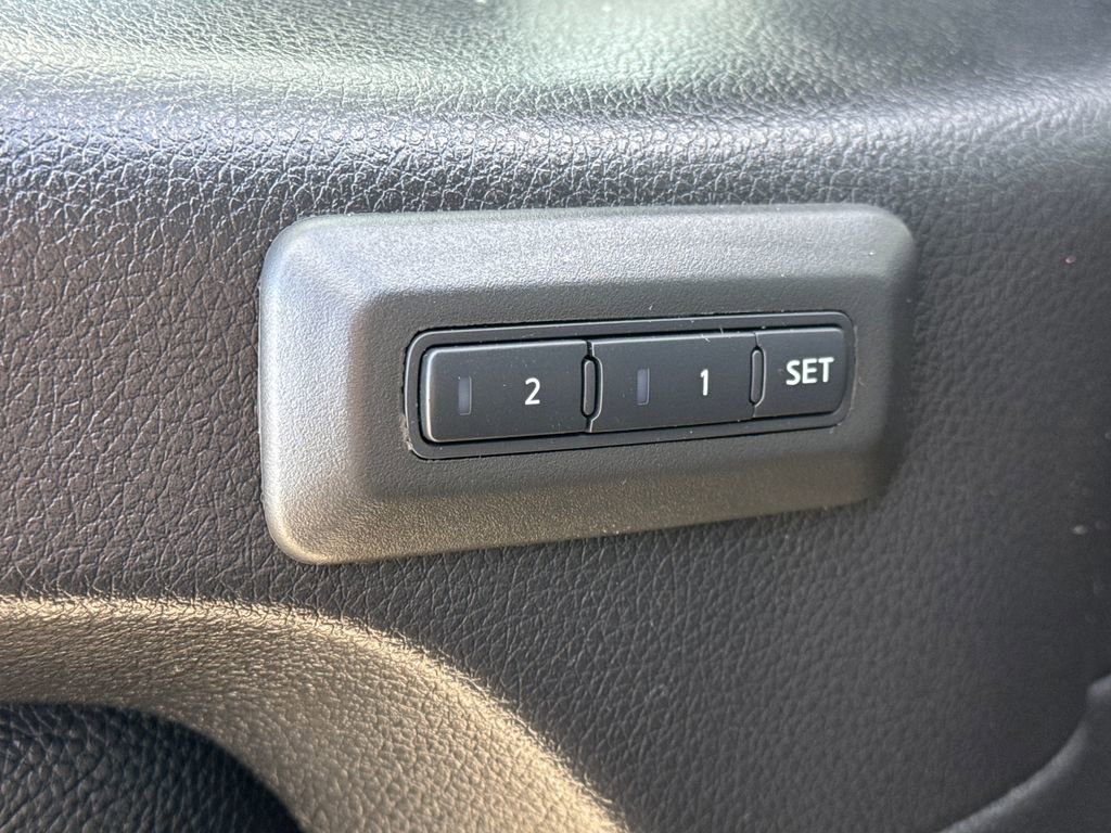 Used 2024 Nissan Titan PRO-4X w/ Pro-4x Convenience Package image 33