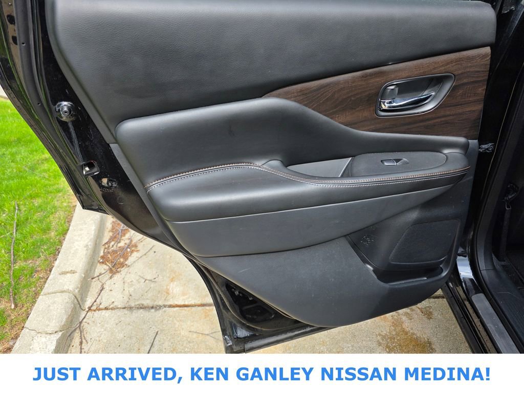 Certified 2023 Nissan Murano Platinum w/ Cargo Package AWD/4WD image 17