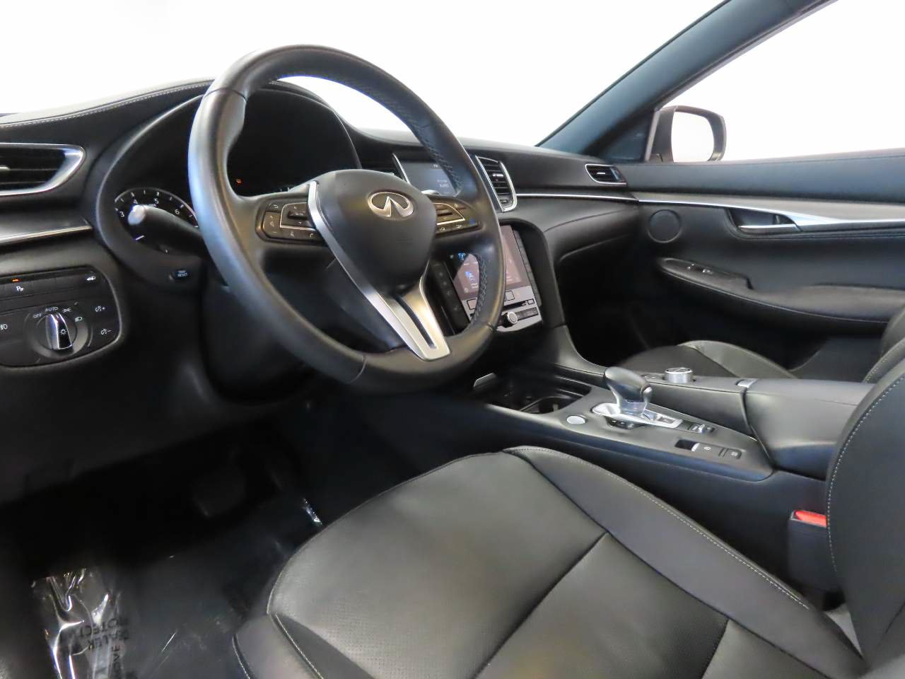 Used 2023 INFINITI QX55 Luxe w/ Cargo Package AWD/4WD image 7