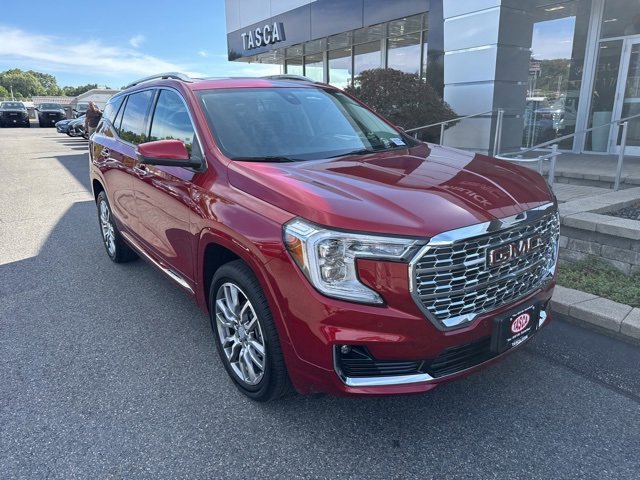Used 2024 GMC Terrain Denali w/ Denali Premium Package