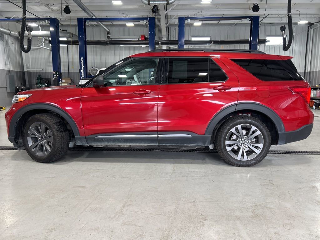 Used 2021 Ford Explorer XLT w/ Equipment Group 202A image 4