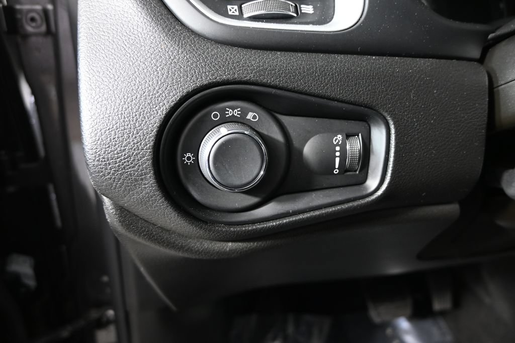 Used 2018 Jeep Renegade Sport w/ Power & Air Group AWD/4WD image 23