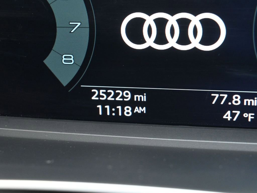 Used 2025 Audi Q3 2.0T Premium image 32