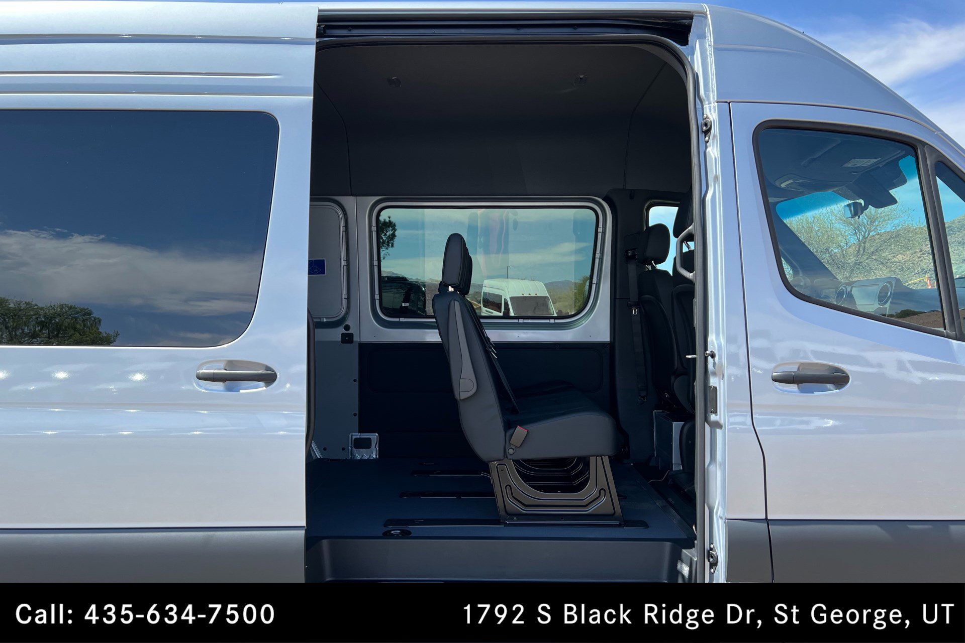 Used 2025 Mercedes-Benz Sprinter 2500 image 18