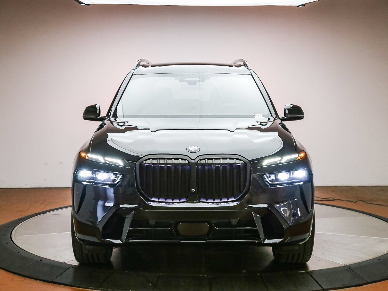 Used 2024 BMW X7 xDrive40i w/ Executive Package AWD/4WD image 2