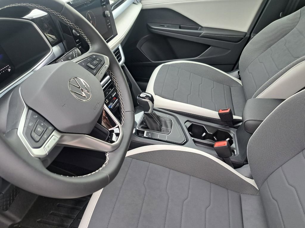 New 2026 Volkswagen Taos SE image 18