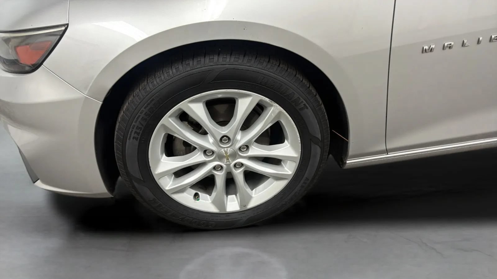 Used 2017 Chevrolet Malibu LT FWD image 29