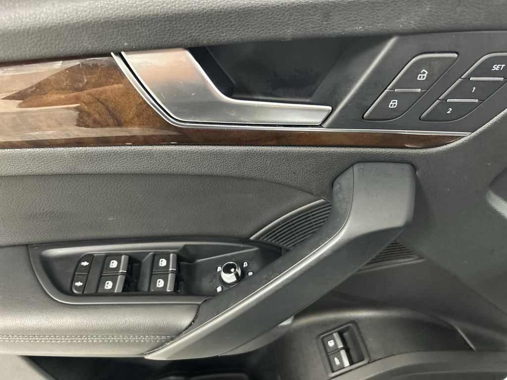 Used 2020 Audi Q5 e Prestige w/ Prestige Package AWD/4WD image 11