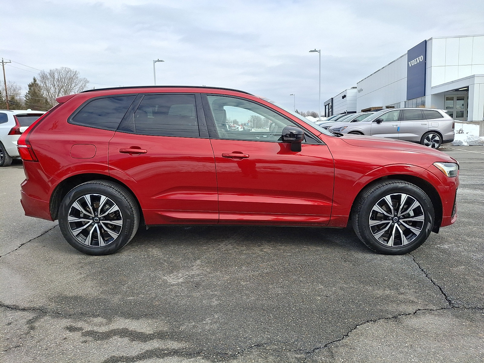 Certified 2023 Volvo XC60 B5 Plus w/ Climate Package image 7