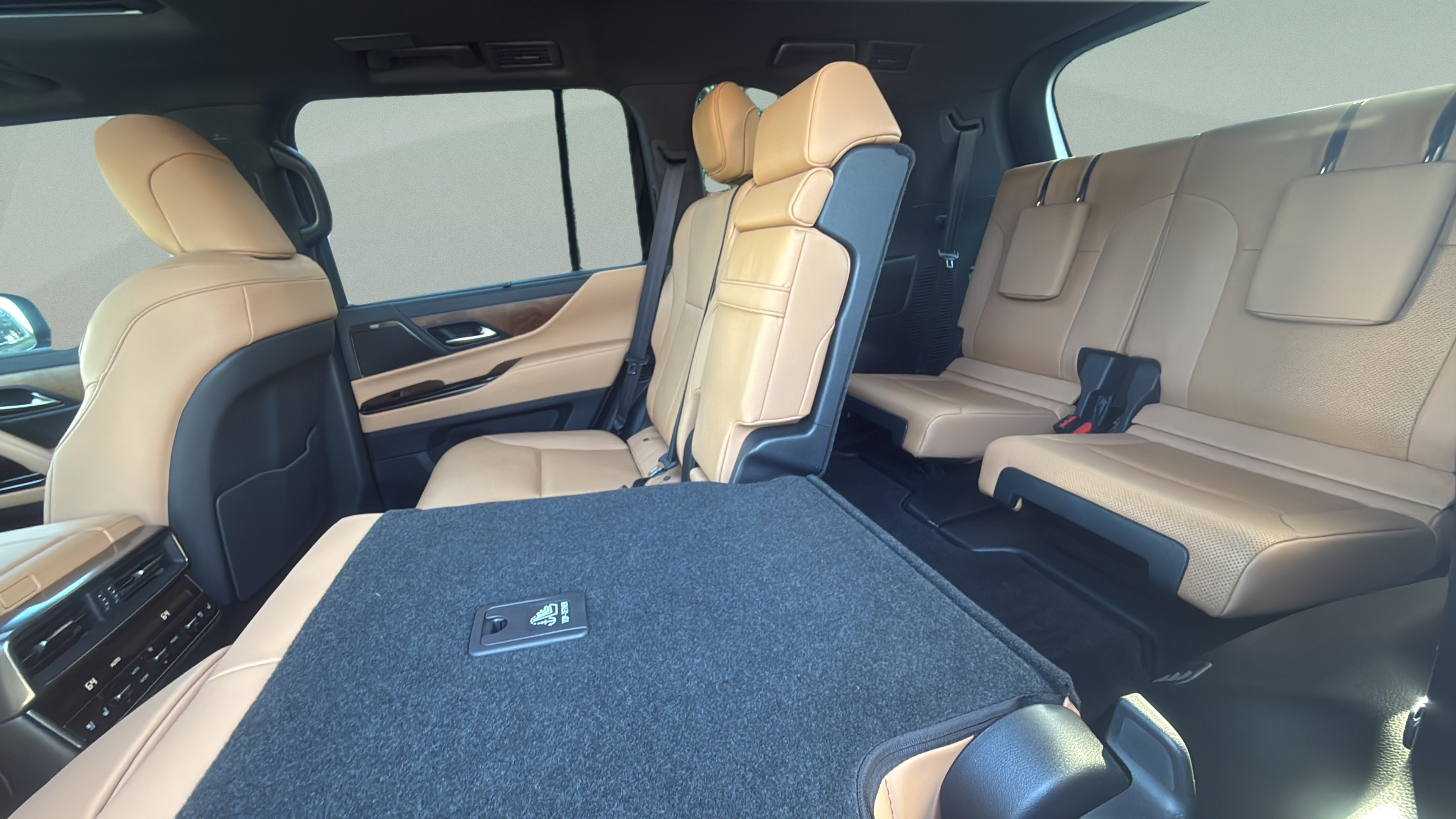 Used 2024 Lexus LX 600 4WD w/ Luxury Package image 26