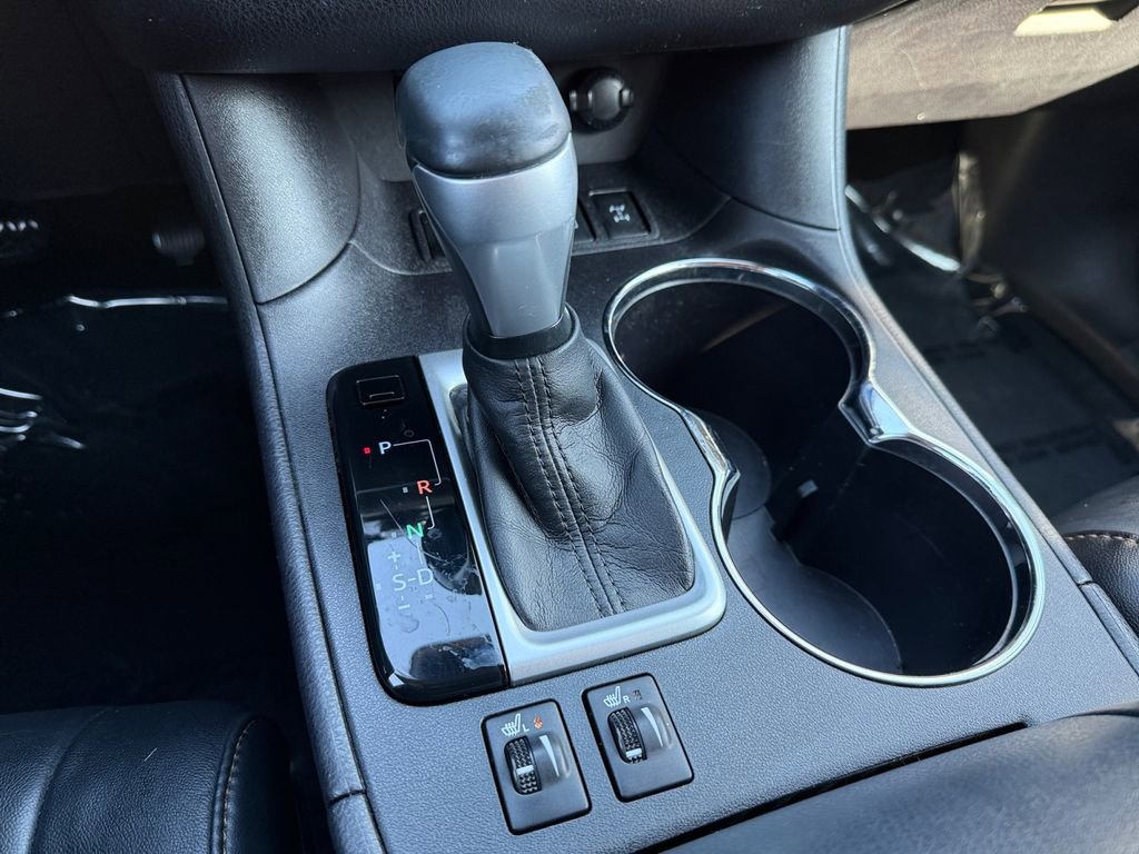 Used 2017 Toyota Highlander XLE w/ Carpet Mat Package image 19